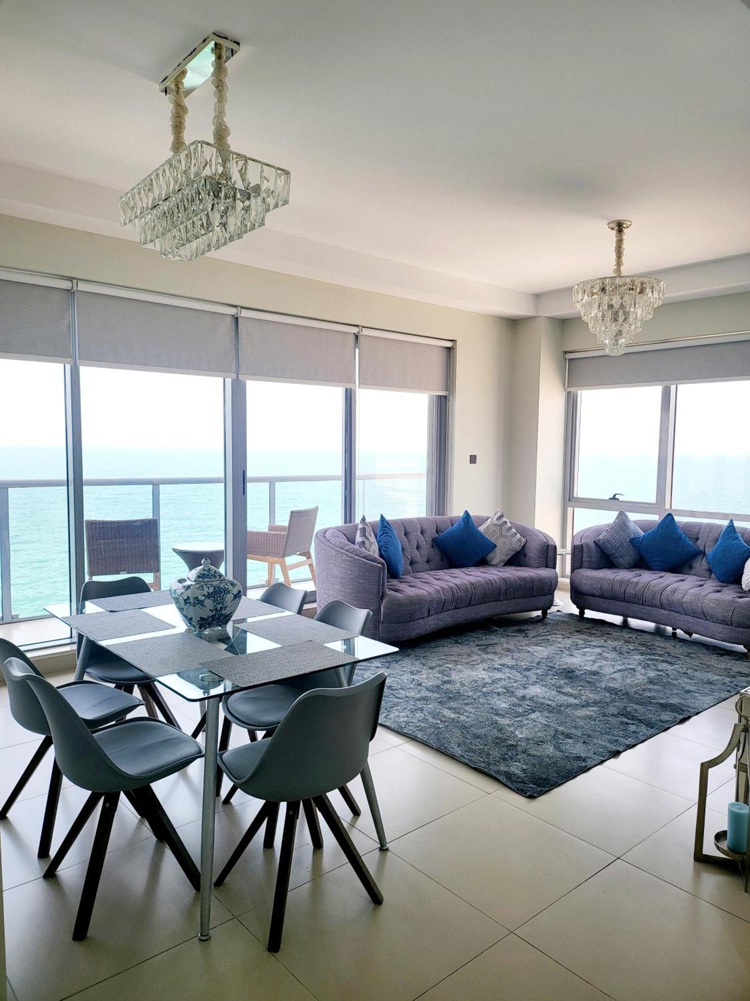 Luxurious 2 Bedroom Beachfront Apartment - Direct Seaview Rász el-Haima Kültér fotó